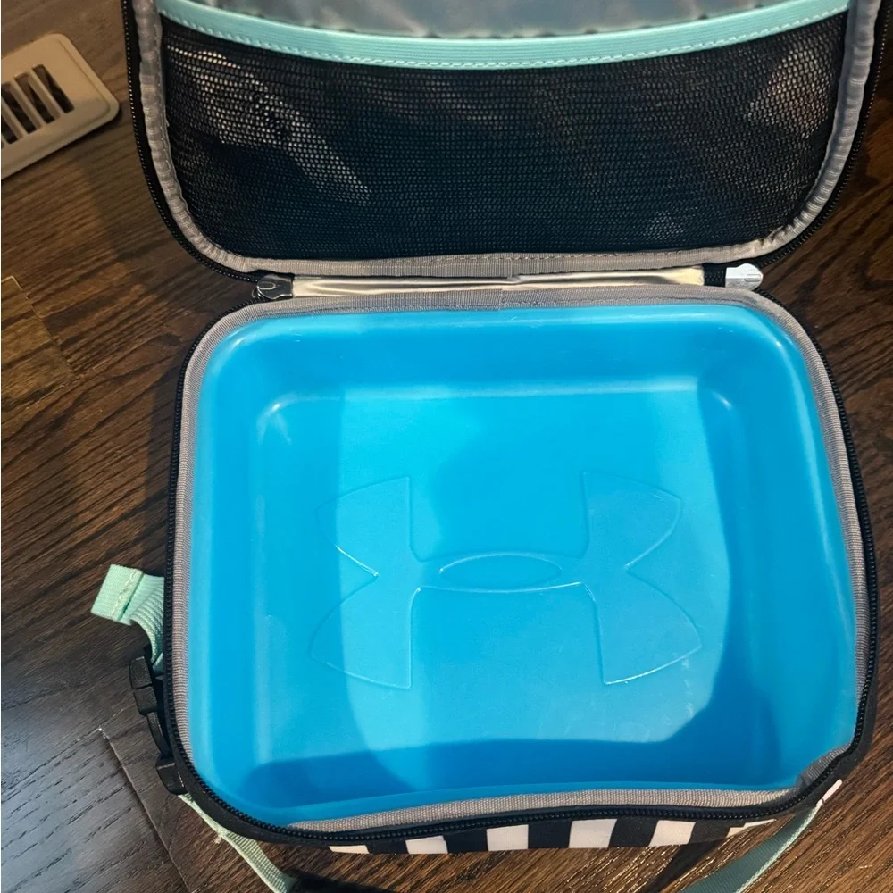 Under Armour compact lunch